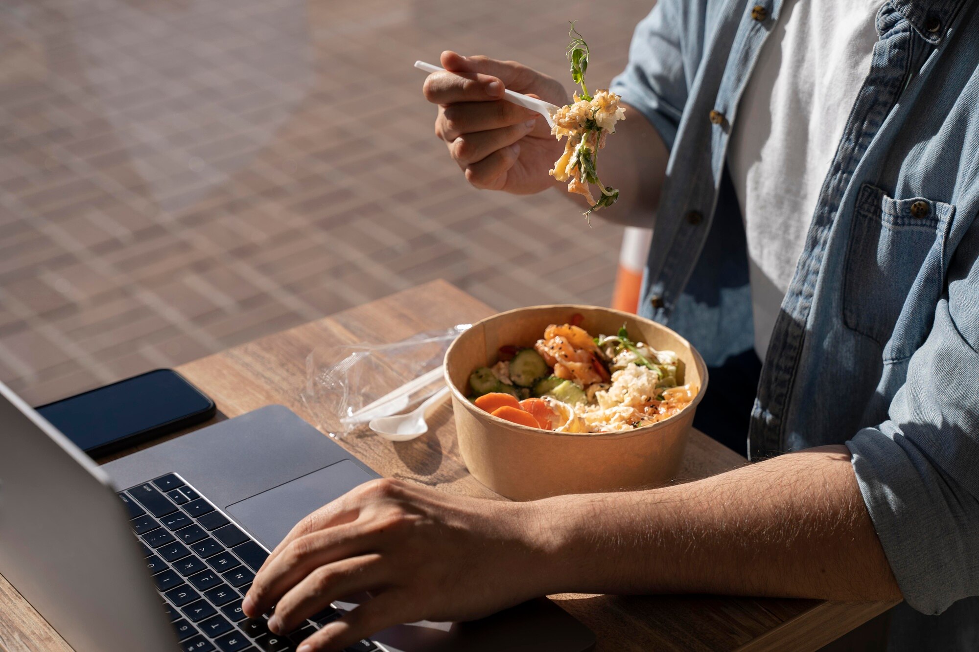 man-eating-takeaway-food-using-laptop_23-2149025835